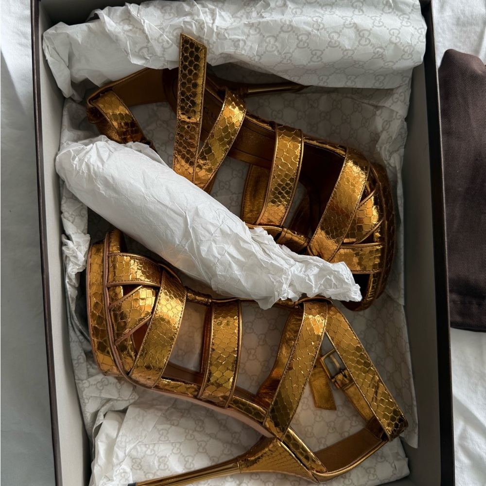 Gucci Gold Sandals Elegant Design